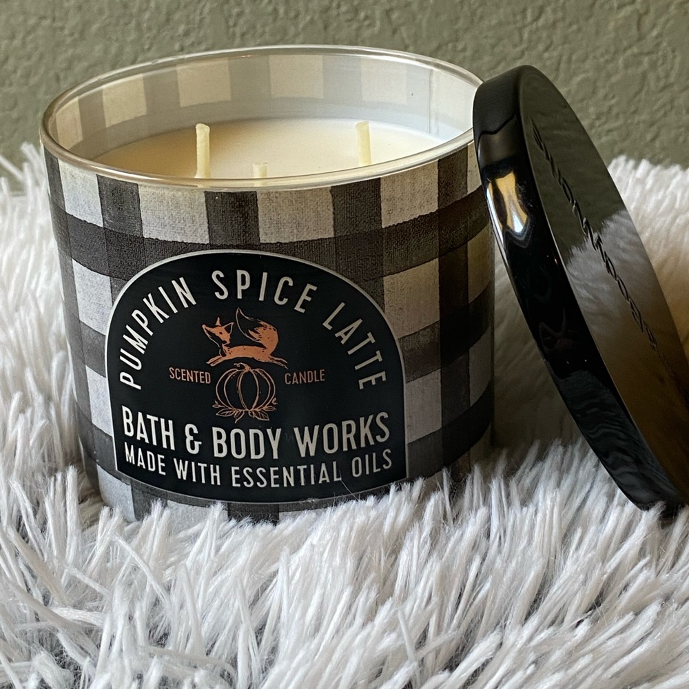 Bath and body works candle - Pumpkin Spice Latte